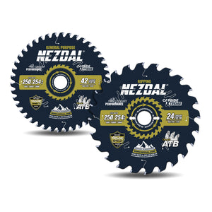 2 stk 250/254 sagblad til bordsag på hvit bakgrunn. 1 stk raskt kløyveblad (24 tenner) og et stk sagblad for generell bruk